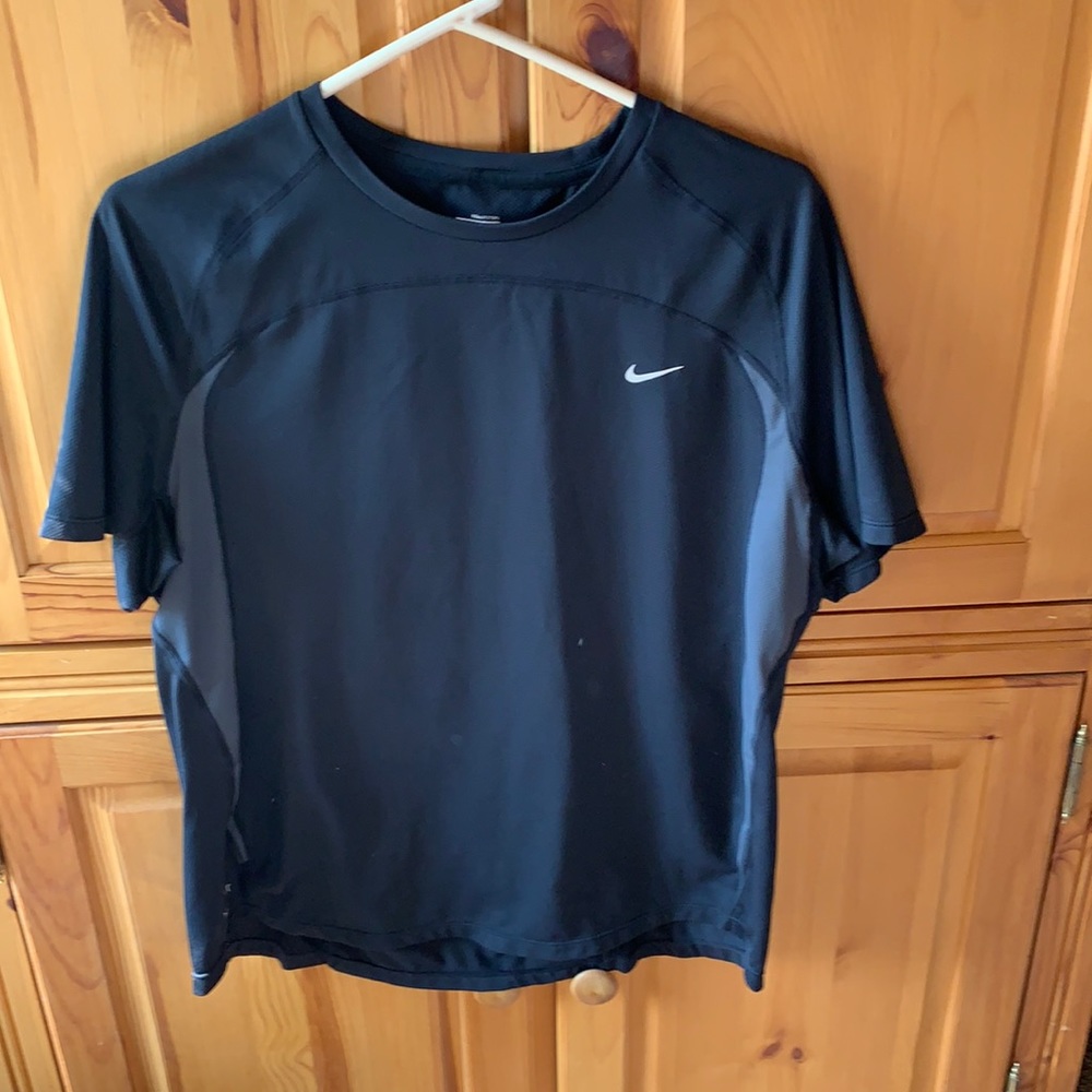 EUC Nike fit dry Women’s top. Worn one time.